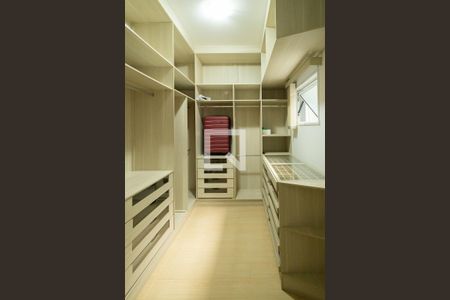 Casa à venda com 390m², 5 quartos e 10 vagasCloset - Suíte 1