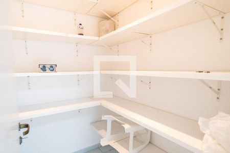 Casa à venda com 390m², 5 quartos e 10 vagasDespensa