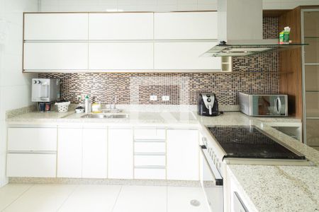 Casa à venda com 390m², 5 quartos e 10 vagasCozinha 