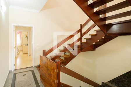 Casa à venda com 390m², 5 quartos e 10 vagasEscada - Sala