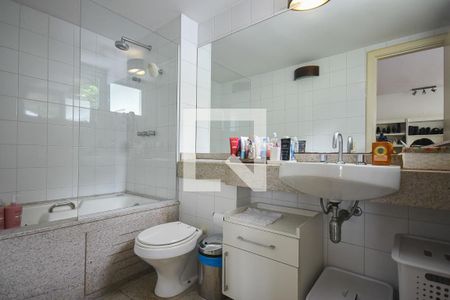 Casa de condomínio à venda com 372m², 4 quartos e 6 vagasBanheiro Suíte 4