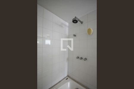 Casa de condomínio à venda com 372m², 4 quartos e 6 vagasChuveiro do Banheiro da Suíte 4