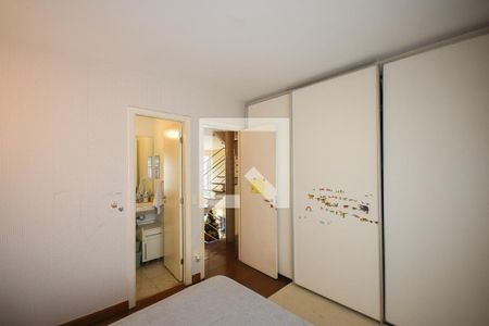 Casa de condomínio à venda com 372m², 4 quartos e 6 vagasSuíte 2