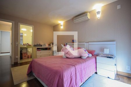 Casa de condomínio à venda com 372m², 4 quartos e 6 vagasSuíte 1