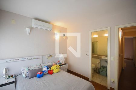 Casa de condomínio à venda com 372m², 4 quartos e 6 vagasSuíte 2