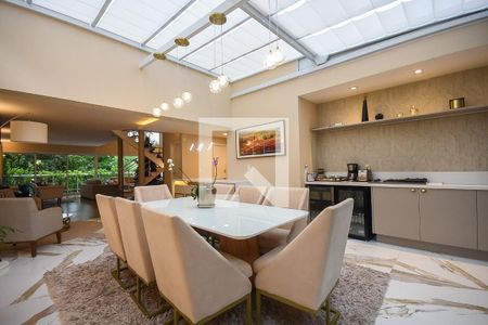 Casa de condomínio à venda com 372m², 4 quartos e 6 vagasSala de Jantar