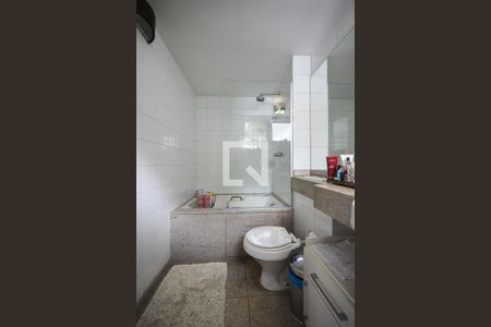 Casa de condomínio à venda com 372m², 4 quartos e 6 vagasBanheiro Suíte 4