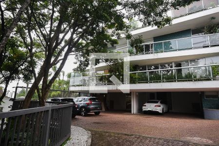 Casa de condomínio à venda com 372m², 4 quartos e 6 vagasFachada