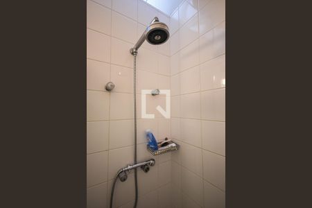 Casa de condomínio à venda com 372m², 4 quartos e 6 vagasChuveiro do Banheiro da Suíte 1 