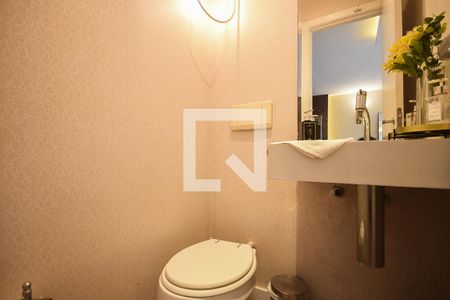 Casa de condomínio à venda com 372m², 4 quartos e 6 vagasLavabo