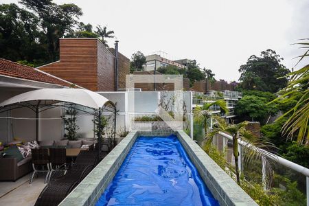 Casa de condomínio à venda com 372m², 4 quartos e 6 vagasPiscina