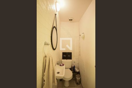 Casa de condomínio à venda com 372m², 4 quartos e 6 vagasBanheiro de Serviço