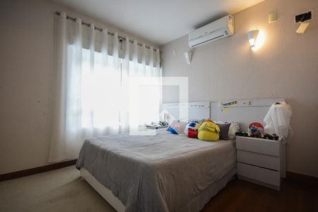 Casa de condomínio à venda com 372m², 4 quartos e 6 vagasSuíte 2