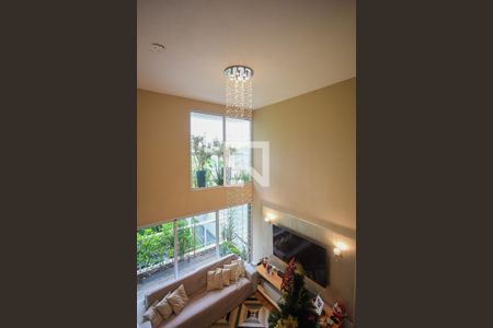 Casa de condomínio à venda com 372m², 4 quartos e 6 vagasLuminária