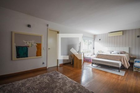 Casa de condomínio à venda com 372m², 4 quartos e 6 vagasSuíte 4