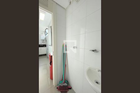 Apartamento à venda com 79m², 2 quartos e 1 vaga Apartamento à venda com 79m², 2 quartos e 1 vagaBanheiro de serviço