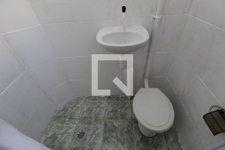 Banheiro de kitnet/studio para alugar com 1 quarto, 25m² em Gardênia Azul, Rio de Janeiro