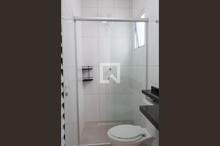 Banheiro de kitnet/studio para alugar com 1 quarto, 20m² em Vila Indiana, São Paulo