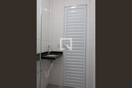 Banheiro de kitnet/studio para alugar com 1 quarto, 20m² em Vila Indiana, São Paulo
