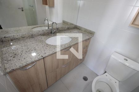 Banheiro da Suíte de apartamento para alugar com 3 quartos, 70m² em Todos Os Santos, Rio de Janeiro