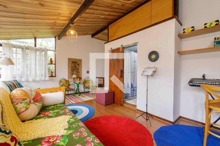 Casa de condomínio à venda com 169m², 3 quartos e 2 vagas Casa de condomínio à venda com 169m², 3 quartos e 2 vagasSuíte