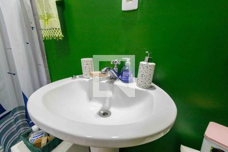 Casa de condomínio à venda com 169m², 3 quartos e 2 vagas Casa de condomínio à venda com 169m², 3 quartos e 2 vagasBanheiro Suíte