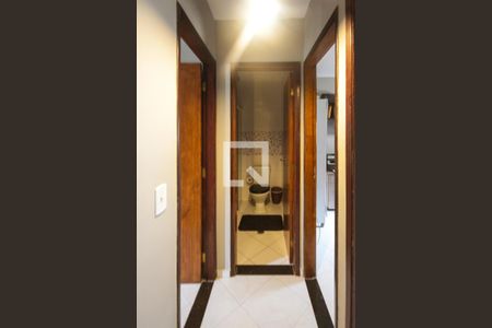 Casa de condomínio à venda com 105m², 3 quartos e 2 vagasCorredor