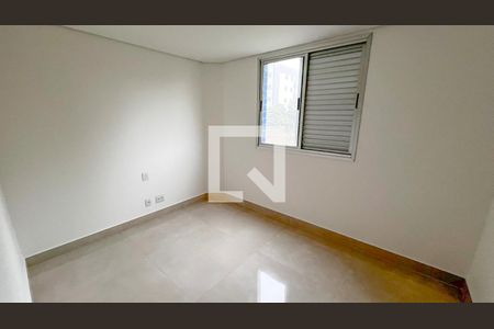 Apartamento à venda com 184m², 4 quartos e 2 vagasQuarto 2