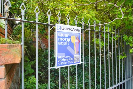 Casa à venda com 591m², 5 quartos e 3 vagasPlaquinha 