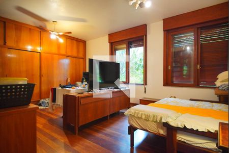 Casa à venda com 591m², 5 quartos e 3 vagasQuarto  2