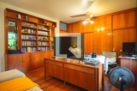 Casa à venda com 591m², 5 quartos e 3 vagasQuarto 2