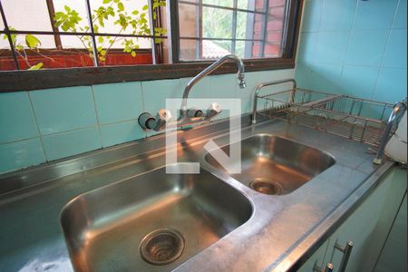 Casa à venda com 591m², 5 quartos e 3 vagasCozinha 