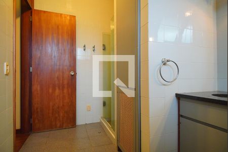 Casa à venda com 591m², 5 quartos e 3 vagasBanheiro 
