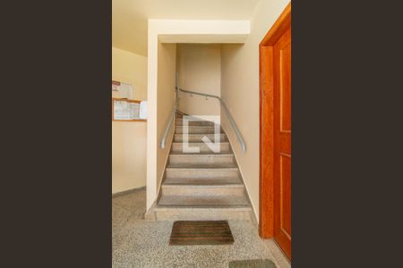 Apartamento para alugar com 60m², 2 quartos e sem vaga Apartamento para alugar com 60m², 2 quartos e sem vagaEscada