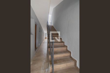 Studio para alugar com 28m², 1 quarto e sem vagaEscada