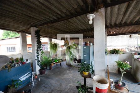 Casa à venda com 320m², 4 quartos e 3 vagas Casa à venda com 320m², 4 quartos e 3 vagasTerraço