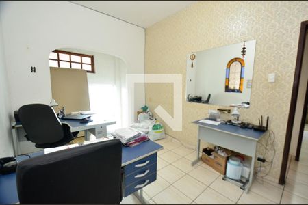 Casa à venda com 320m², 4 quartos e 3 vagas Casa à venda com 320m², 4 quartos e 3 vagasQuarto3