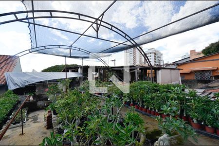 Casa à venda com 320m², 4 quartos e 3 vagas Casa à venda com 320m², 4 quartos e 3 vagasTerraço