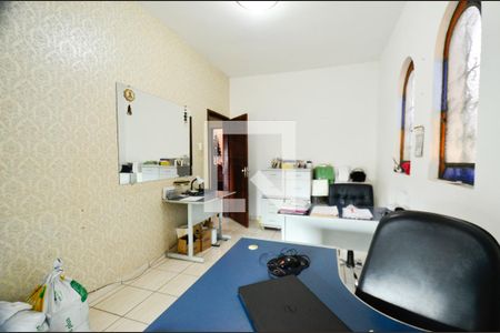 Casa à venda com 320m², 4 quartos e 3 vagas Casa à venda com 320m², 4 quartos e 3 vagasQuarto3