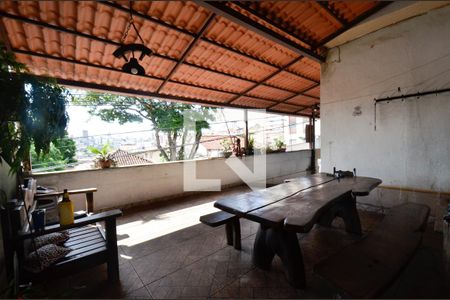 Casa à venda com 320m², 4 quartos e 3 vagas Casa à venda com 320m², 4 quartos e 3 vagasEntrada da casa