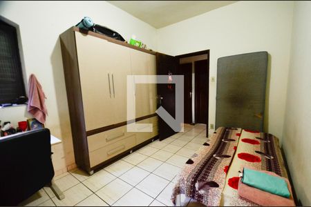 Casa à venda com 320m², 4 quartos e 3 vagas Casa à venda com 320m², 4 quartos e 3 vagasQuarto2