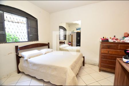 Casa à venda com 320m², 4 quartos e 3 vagas Casa à venda com 320m², 4 quartos e 3 vagasQuarto4