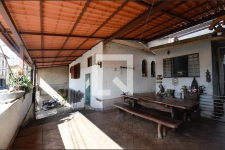 Casa à venda com 320m², 4 quartos e 3 vagas Casa à venda com 320m², 4 quartos e 3 vagasGaragem