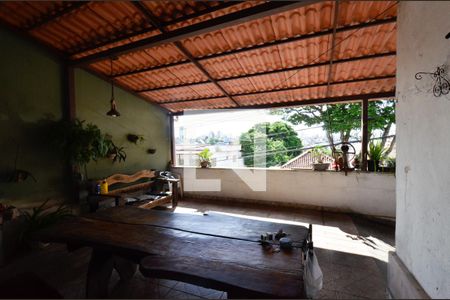 Casa à venda com 320m², 4 quartos e 3 vagas Casa à venda com 320m², 4 quartos e 3 vagasEntrada da casa