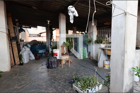 Casa à venda com 320m², 4 quartos e 3 vagas Casa à venda com 320m², 4 quartos e 3 vagasTerraço