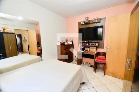 Casa à venda com 320m², 4 quartos e 3 vagas Casa à venda com 320m², 4 quartos e 3 vagasQuarto4