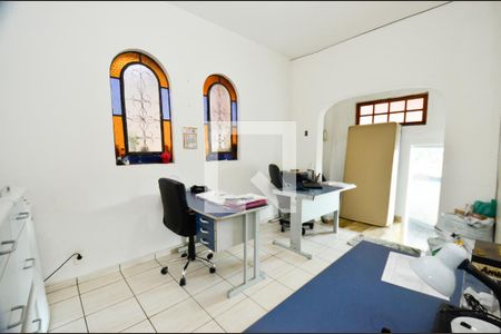 Casa à venda com 320m², 4 quartos e 3 vagas Casa à venda com 320m², 4 quartos e 3 vagasQuarto3