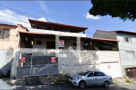 Casa à venda com 320m², 4 quartos e 3 vagas Casa à venda com 320m², 4 quartos e 3 vagasFachada da casa