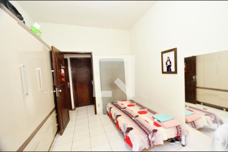 Casa à venda com 320m², 4 quartos e 3 vagas Casa à venda com 320m², 4 quartos e 3 vagasQuarto2