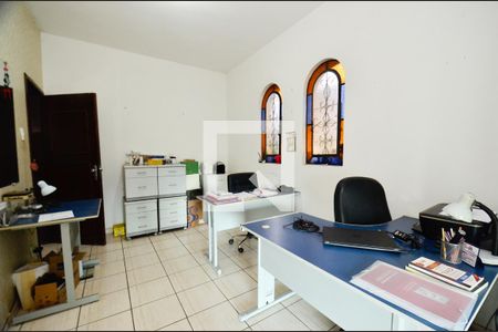 Casa à venda com 320m², 4 quartos e 3 vagas Casa à venda com 320m², 4 quartos e 3 vagasQuarto3